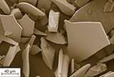 Scanning electron microscope (SEM) image of glass flakes.  © Fraunhofer ISC